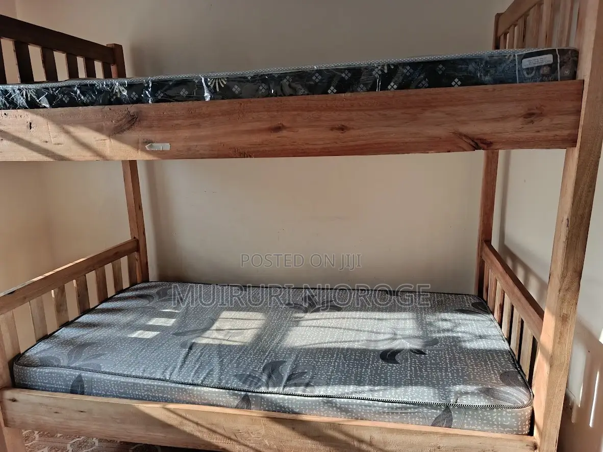 Double-Decker Bunk Bed + 2 Mattresses (3x6) – Excellent Condition
