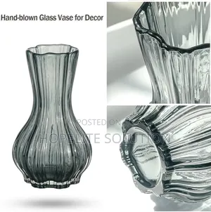 20cm Tall 800ml Glass Flower Vase