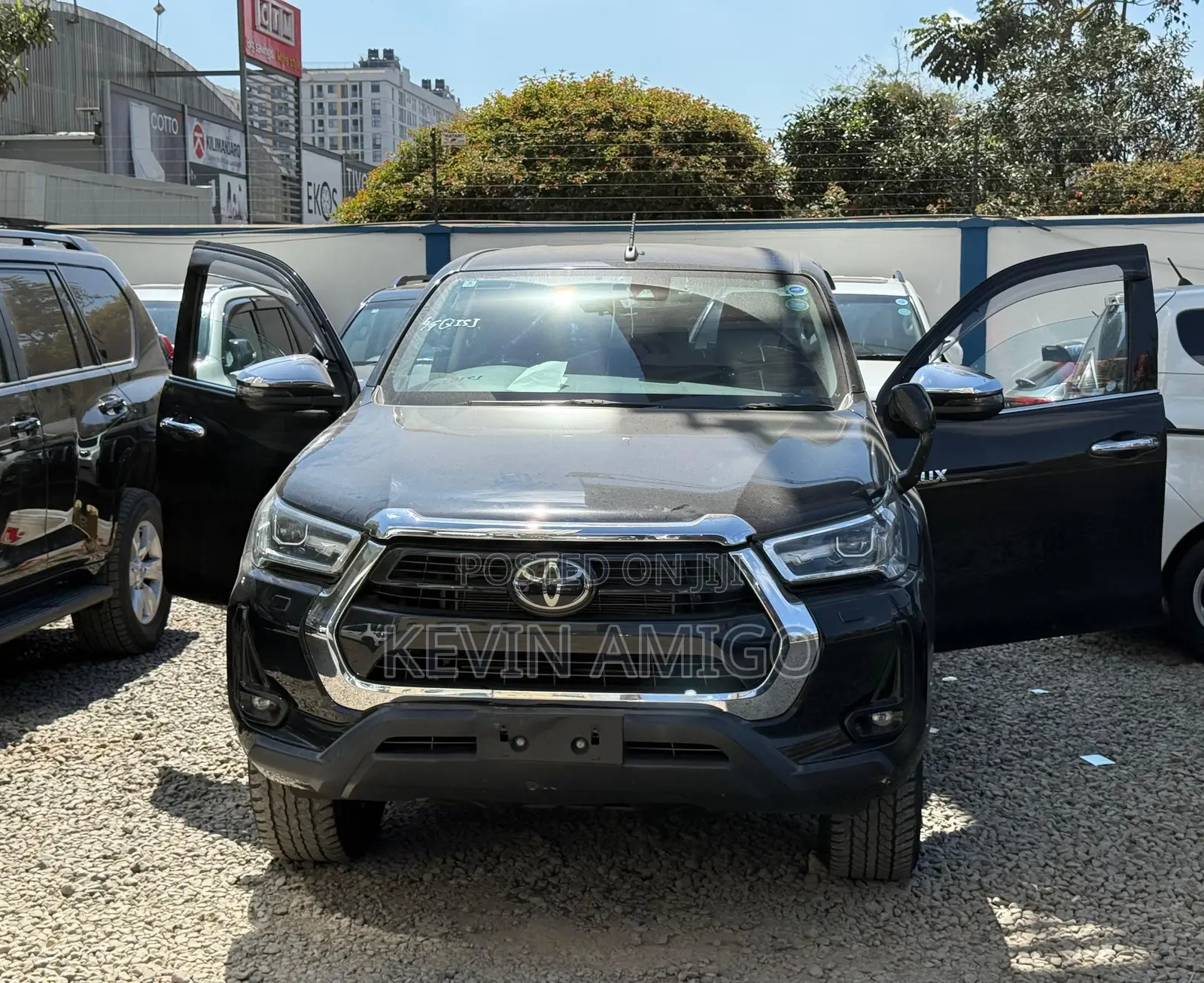 Toyota Hilux 2021 Black