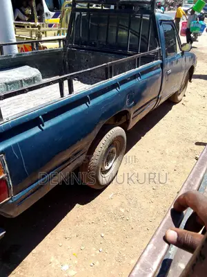 Nissan Pick-Up 1989 Blue