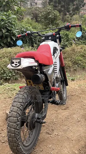 Yamaha DT125 1983 White