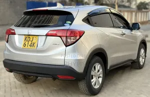 Honda Vezel 2015 Silver