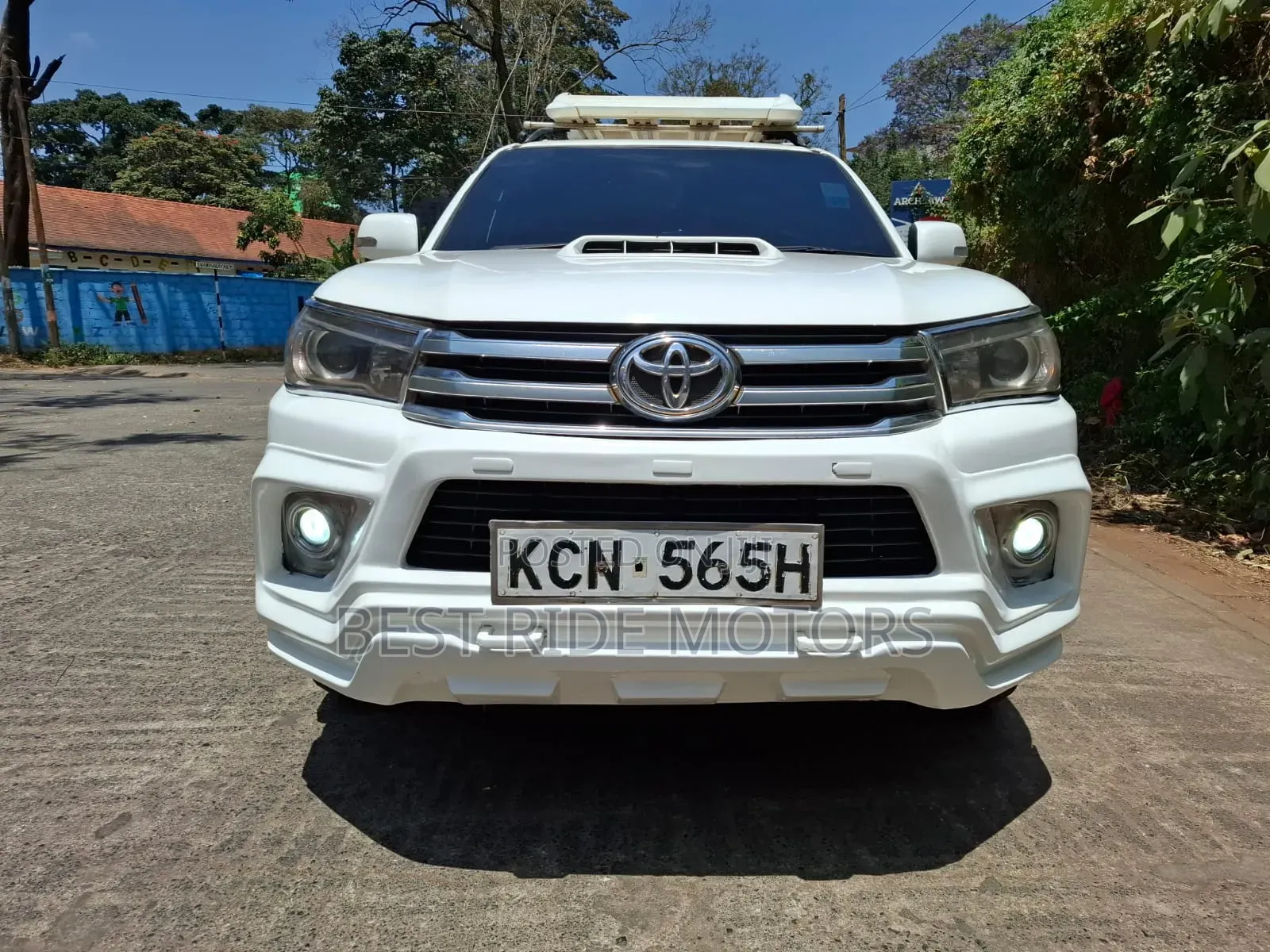 Toyota Hilux 2010 White