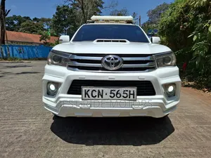 Toyota Hilux 2010 White