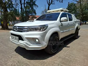 Toyota Hilux 2010 White