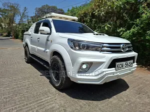 Toyota Hilux 2010 White