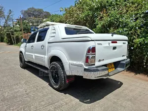 Toyota Hilux 2010 White