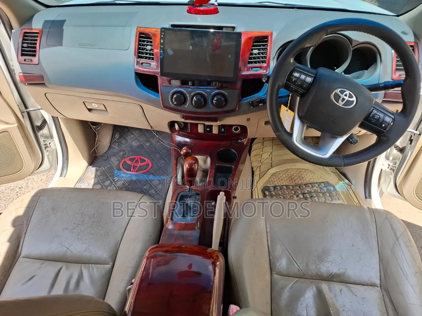 Toyota Hilux 2010 White