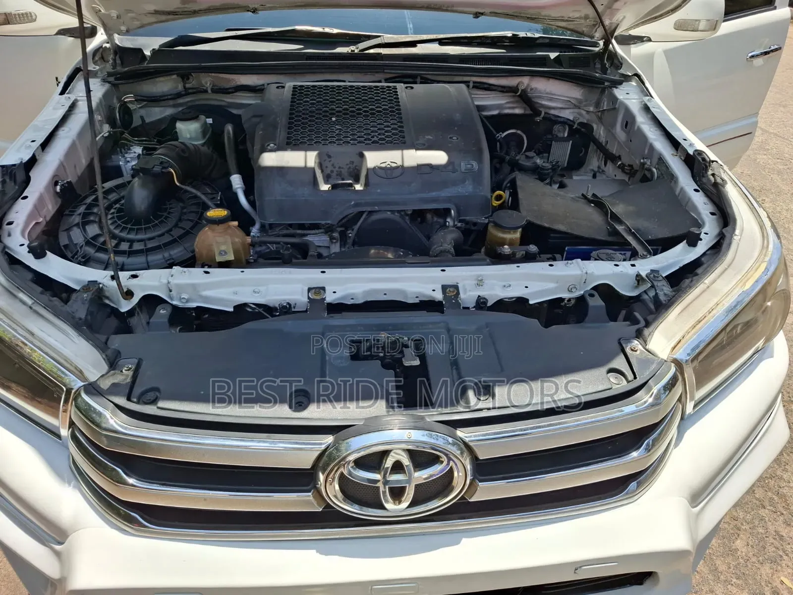 Toyota Hilux 2010 White