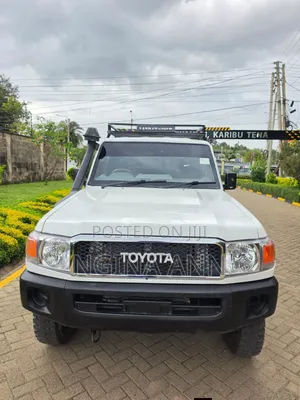 Toyota Land Cruiser 2022 White