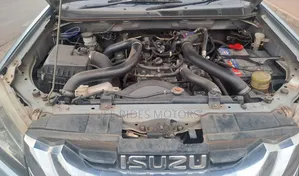 Isuzu MU-X 2015 Blue