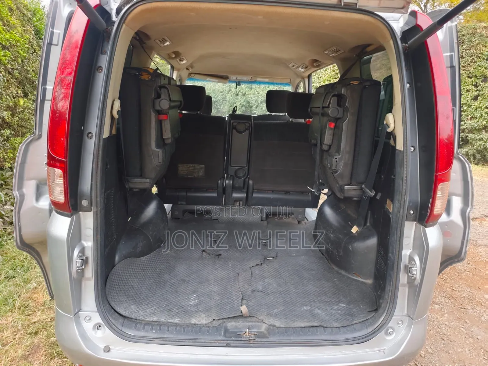 Nissan Serena 2009 Silver