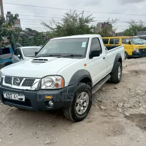 Nissan Hardbody 2015 White