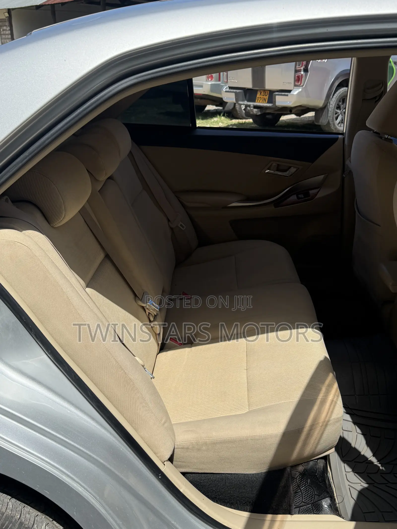 Toyota Premio 2013 Silver