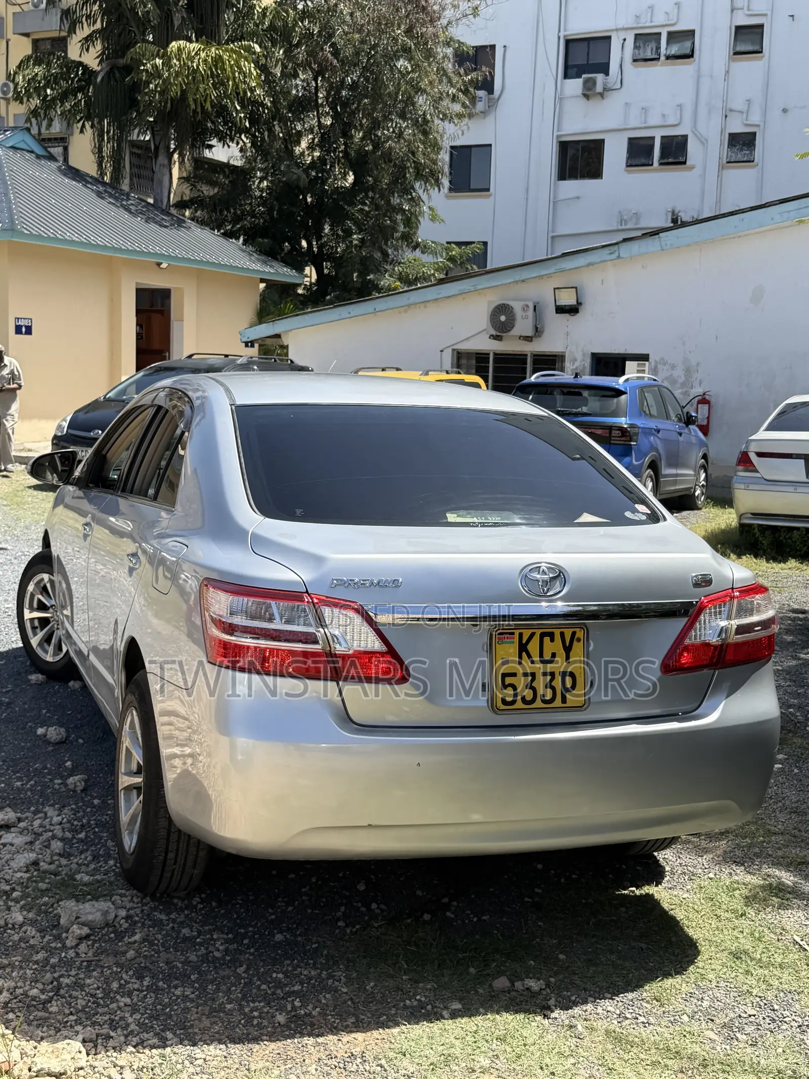 Toyota Premio 2013 Silver