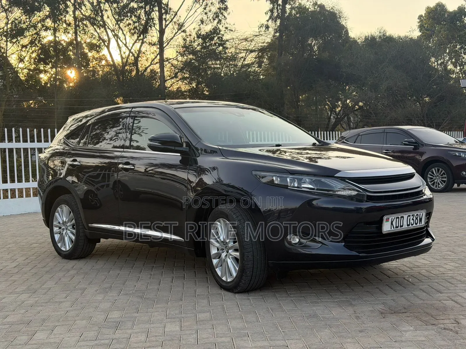 Toyota Harrier 2.0 2015 Black