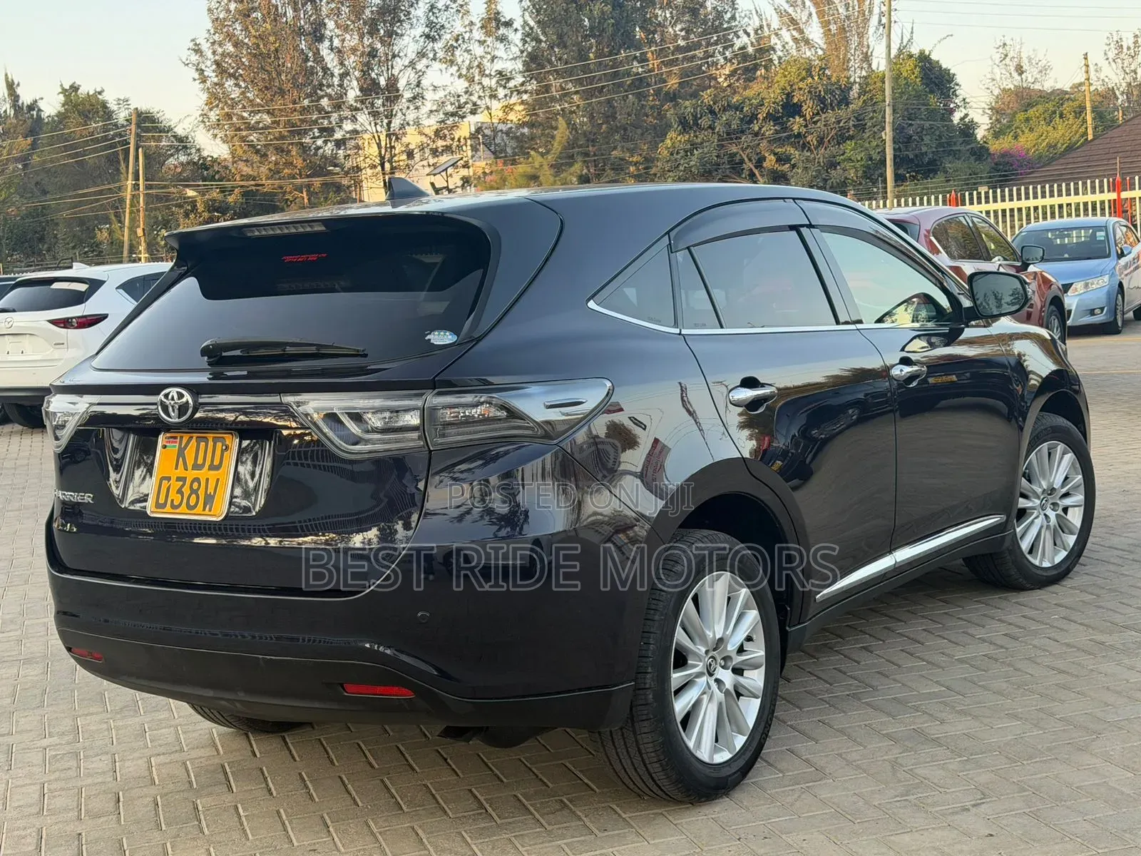Toyota Harrier 2.0 2015 Black