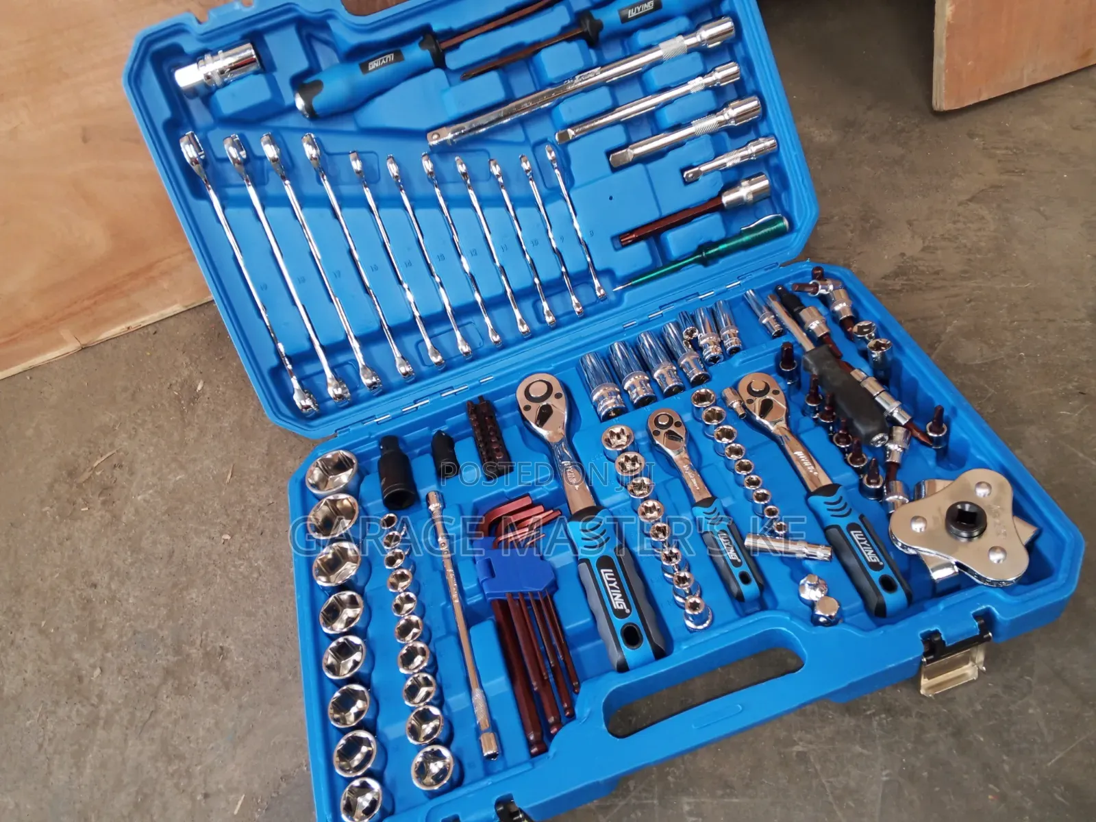 Strip Auto 121 Pieces Tools Box