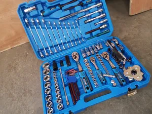Strip Auto 121 Pieces Tools Box