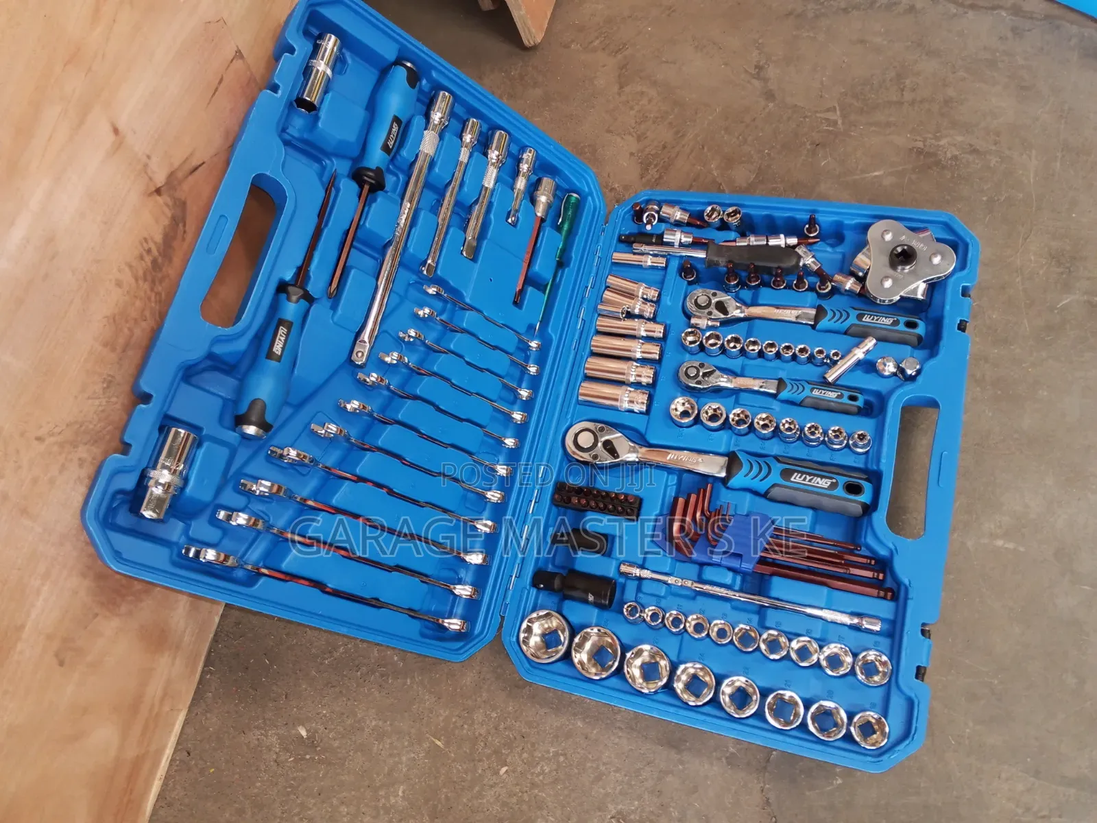 Strip Auto 121 Pieces Tools Box