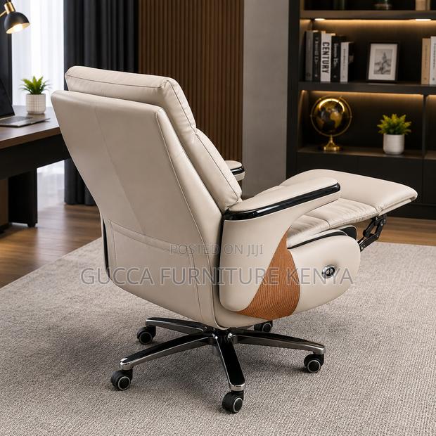 Executive Brown Leather Seat. - thumbnail 2