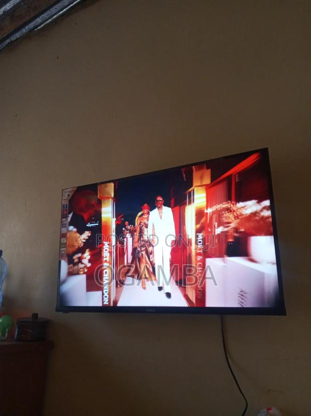 Smart Vitron Television With Mounting