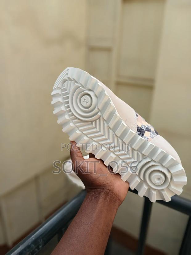 Louis Vuitton - thumbnail 3