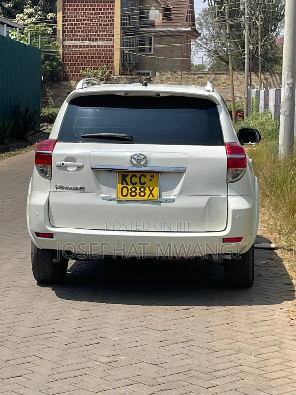 Toyota Vanguard 2010 White