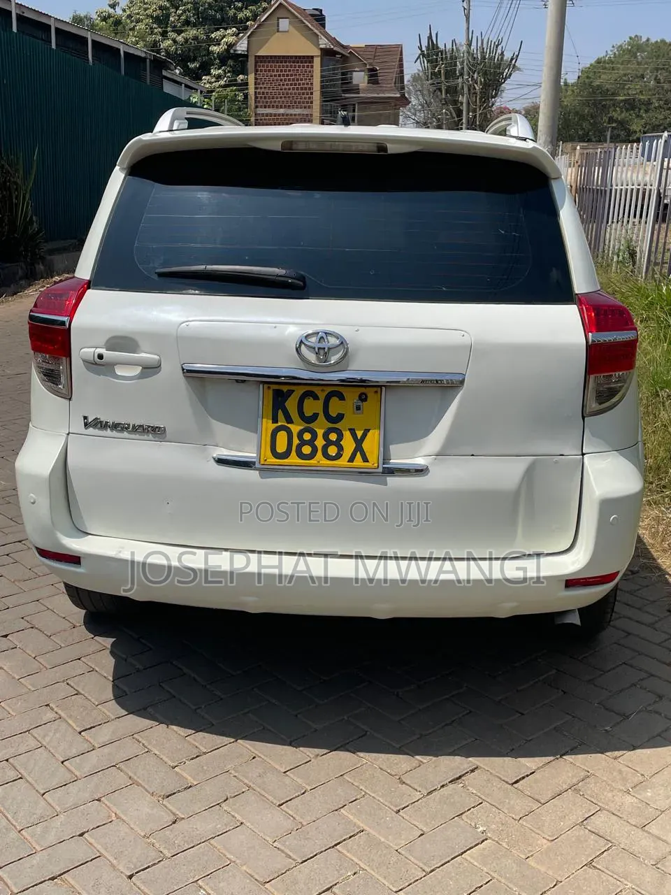 Toyota Vanguard 2010 White