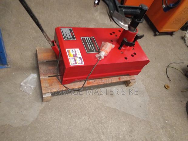 Operatable Tyre Changer