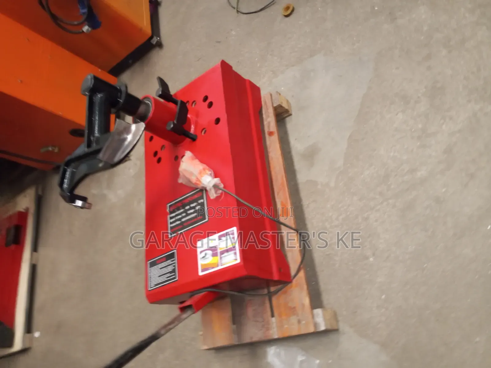Operatable Tyre Changer