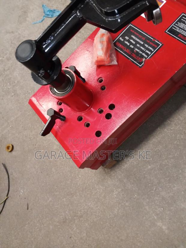 Italian Brand New Tyre Changer Machine - thumbnail 2