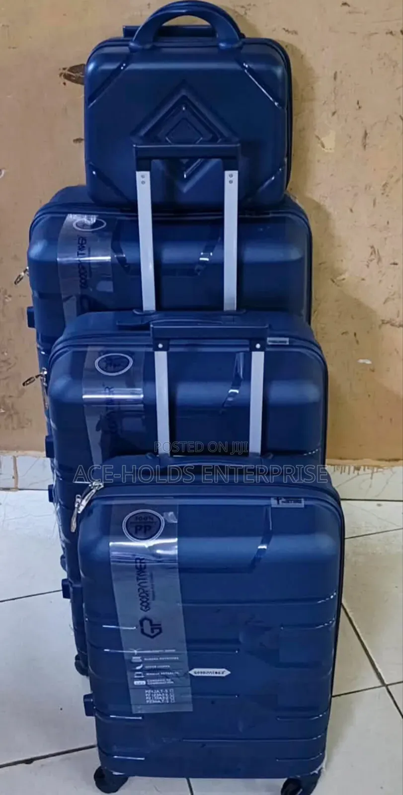 Goodpartner - 4 in 1 Luxurious Unbreakable Rubbe Suitcase Set: Size 2