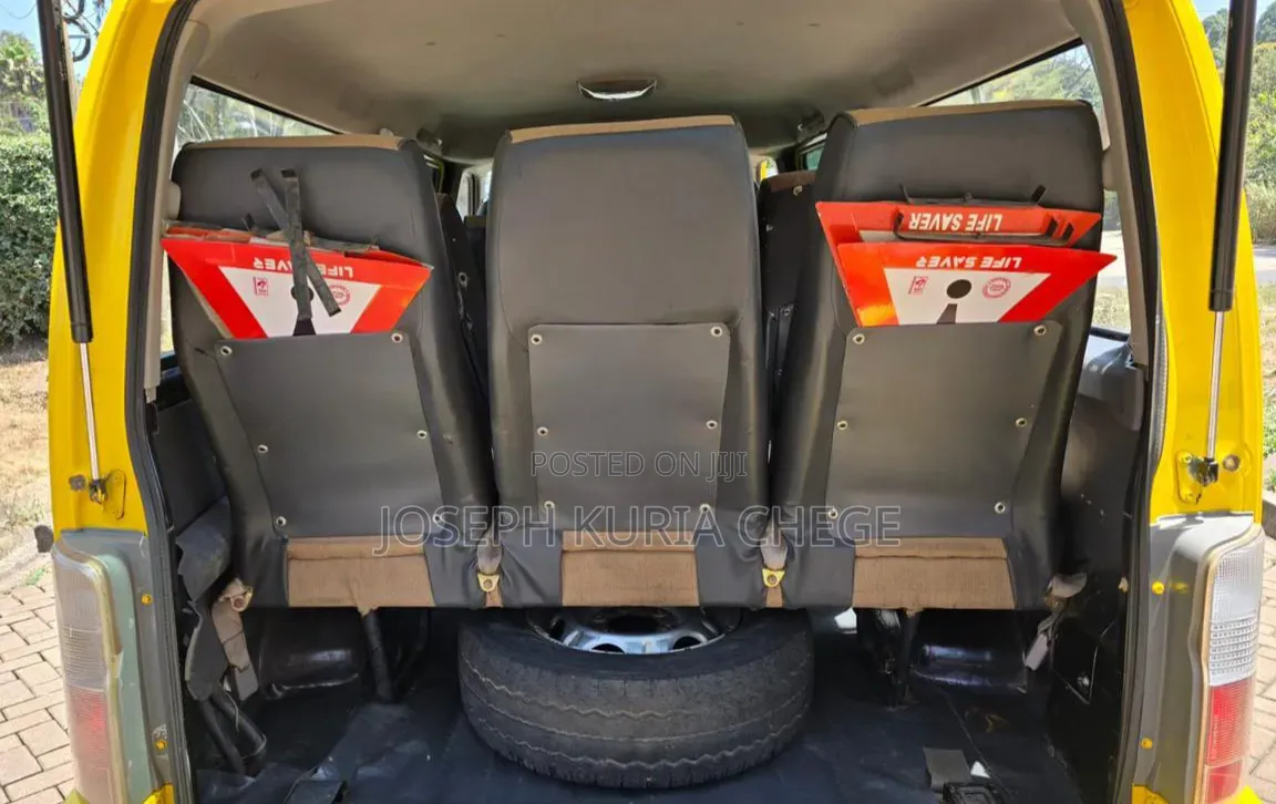 Nissan Caravan (Urvan) 2010 Yellow