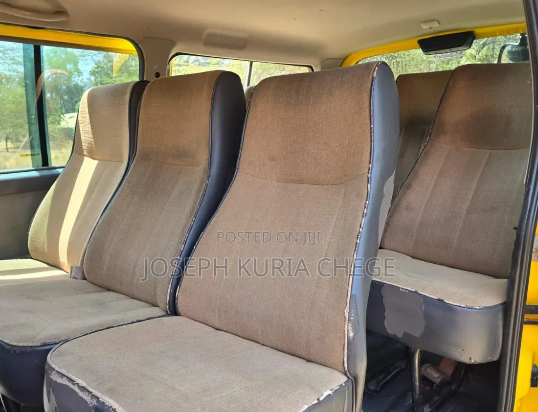 Nissan Caravan (Urvan) 2010 Yellow