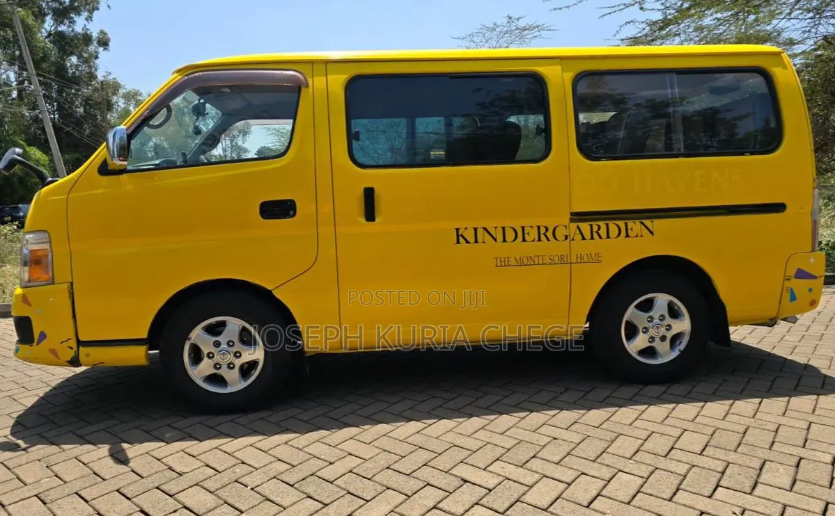 Nissan Caravan (Urvan) 2010 Yellow