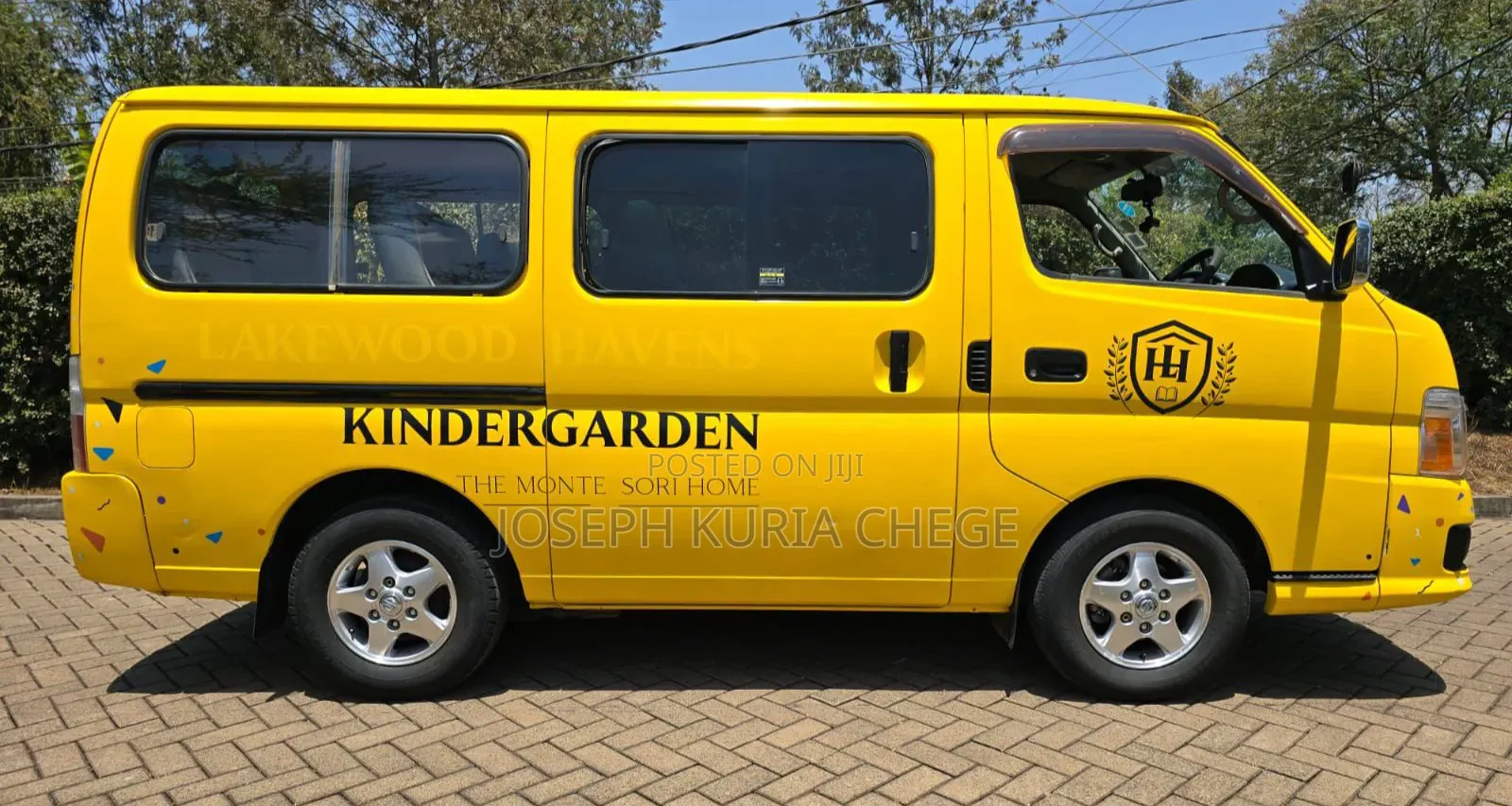 Nissan Caravan (Urvan) 2010 Yellow