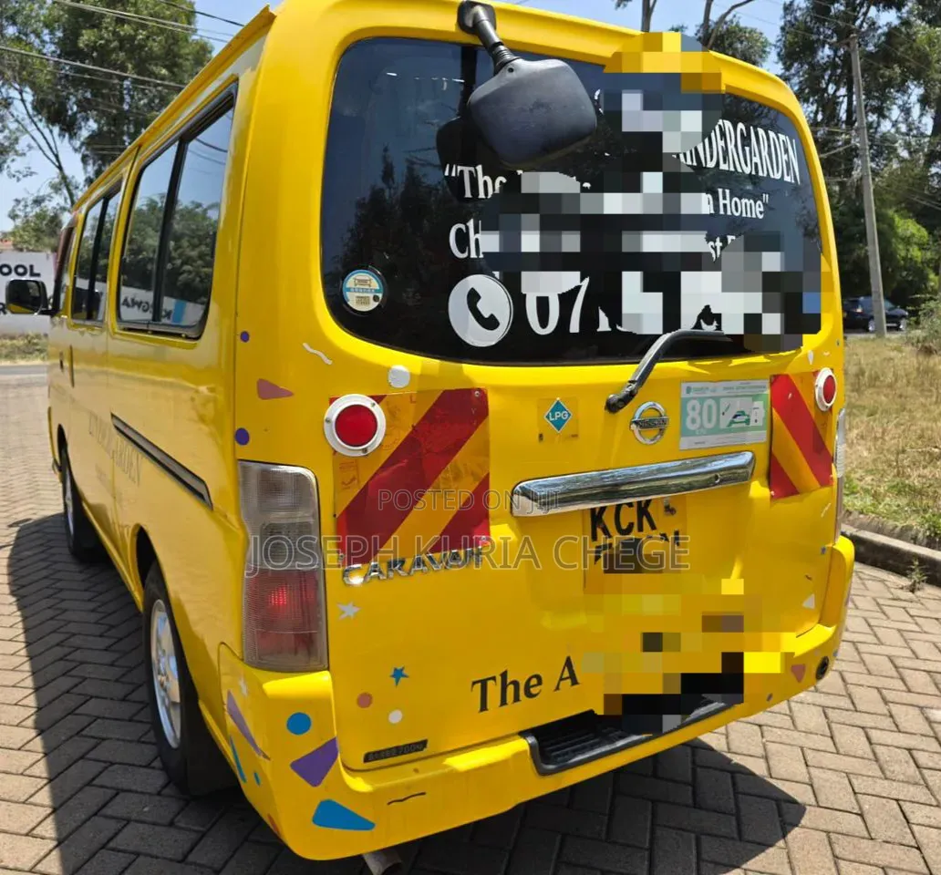 Nissan Caravan (Urvan) 2010 Yellow
