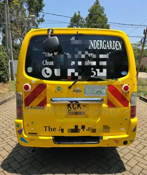 Nissan Caravan (Urvan) 2010 Yellow
