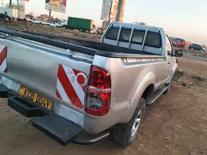 Toyota Hilux 2016 Silver