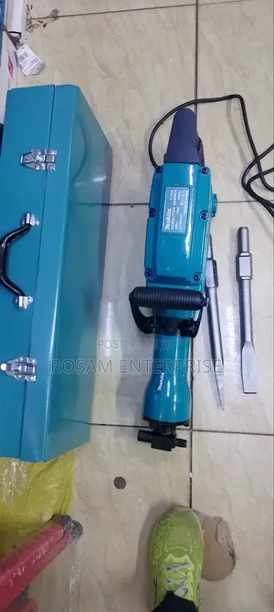 Makita Demolisher Machine