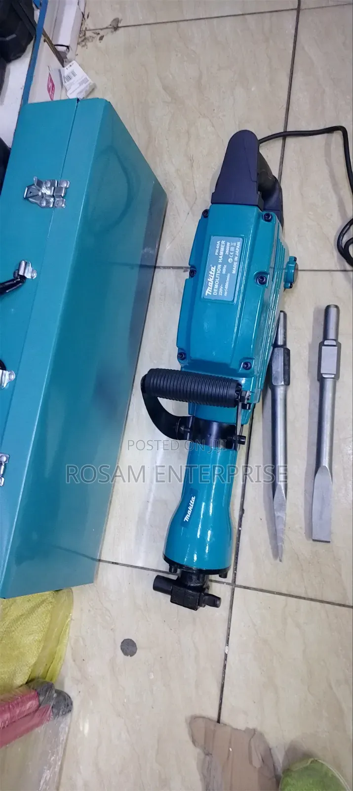 Makita Demolisher Machine