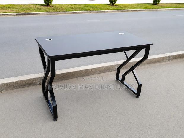 Metallic Stand Office Table, Office Steward Table