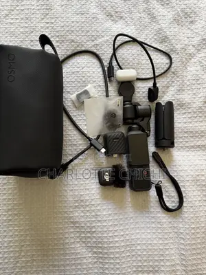 DJI Osmo Pocket 4 Creator Combo