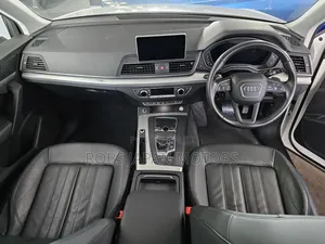 Audi Q5 2.0T Premium AWD quattro 2019 Off white