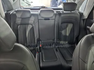 Audi Q5 2.0T Premium AWD quattro 2019 Off white