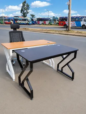 Office Table Metallic Stand/Mordenly Table Table