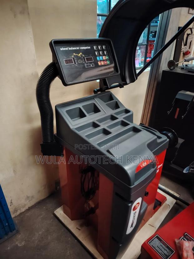 Durable Design for Heavy-Duty Daily Use Wheel Balancer S828 Machine