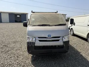 Toyota HiAce 2019 Silver