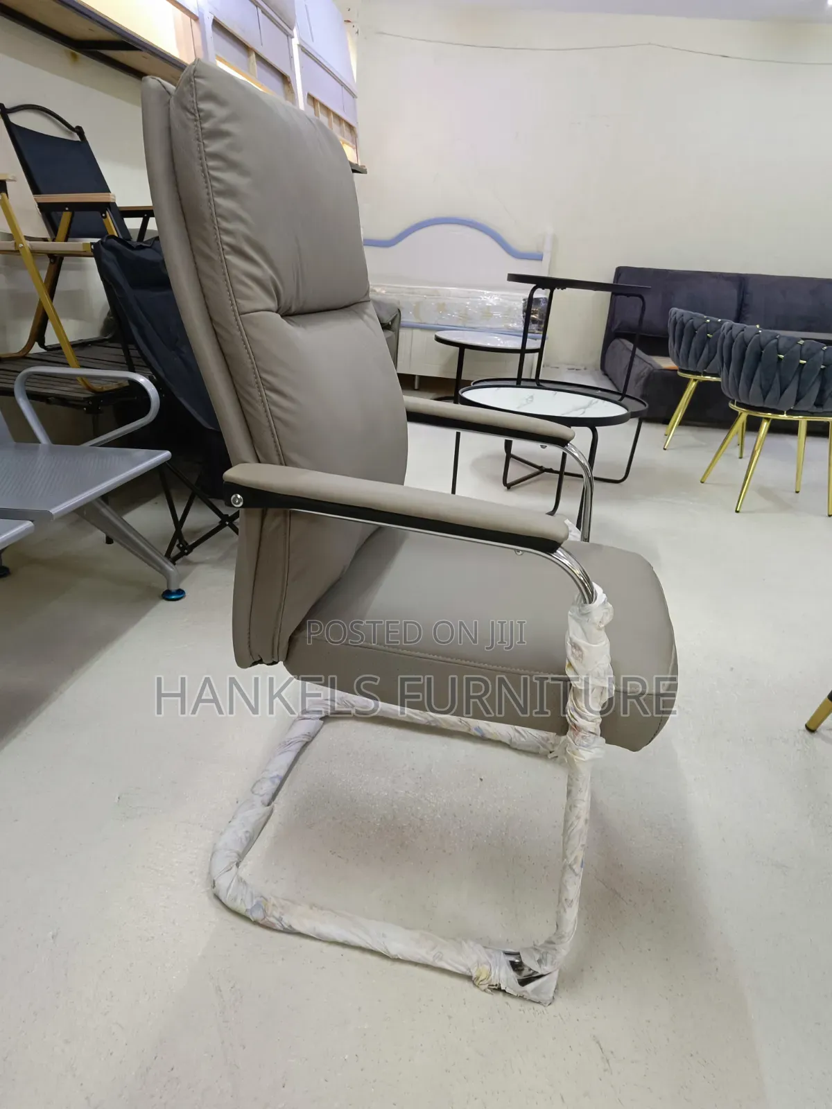 Executive Cantilever Office Chair – Comfortable & Professional